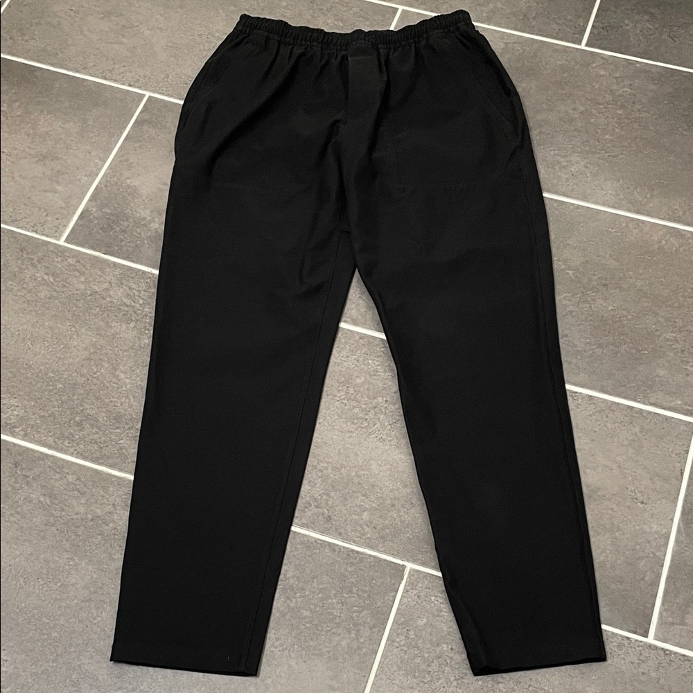 Lululemon Utilitech Pull-On Classic-Fit Pant 30" size Large
Black